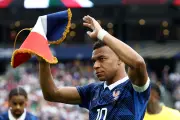 Mbappé marca contra Iraque, iguala Ronaldo e entra no top 3 de artilheiros das Copas