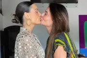 Mãe de Isis Valverde volta a atuar após câncer em peça com a filha