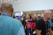 Mãe de Vozinha chega aos EUA e vai ver filho na Copa do Mundo