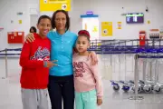 Mãe de Vozinha chega aos EUA para ver filho na Copa