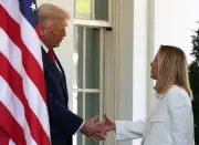 Meloni nega ter implorado por foto com Trump no G7