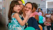 Menina que viveu 7 anos em hospital recebe alta em Rio Preto