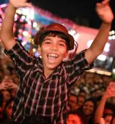 Menino sanfoneiro de 12 anos rouba a cena na abertura do São João de Campina Grande