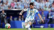 Messi celebra recorde de artilheiro e vitória da Argentina na estreia