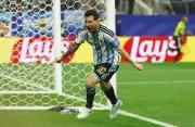 Messi faz dois, quebra recorde e Argentina garante vaga na 2ª fase