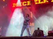 Michele Andrade brilha em show solo no São João de Campina Grande