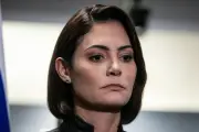 Michelle escancara briga com Flávio e força Bolsonaro a escolher lado