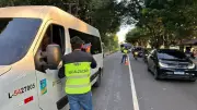 Micro-ônibus com parafuso solto é apreendido em Manaus