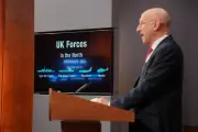 Ministro da Defesa britânico pede demissão em meio a crise orçamentária