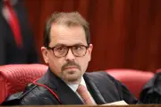 Ministro do TSE diz que suspensão de pesquisas 'não é raro'
