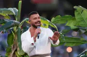 Modelo cubano afirma ter formado 'trisal' com Ricky Martin e namorado