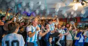 Moocaires: bar na Mooca une brasileiros que torcem pela Argentina