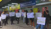 Moradores protestam contra desapropriação de mercado histórico em Botafogo