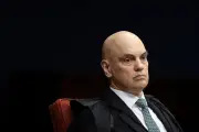 Moraes autoriza depoimento presencial de Bolsonaro sobre arma apreendida
