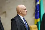 Moraes dá 15 dias para PGR se manifestar sobre indiciamento de Flávio Bolsonaro