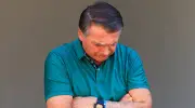 Moraes intima Bolsonaro a explicar arma apreendida com militar em 24h