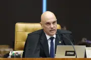 Moraes intima defesa de Bolsonaro sobre arma apreendida em blitz