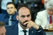 Moraes mantém julgamento de Eduardo Bolsonaro para terça-feira