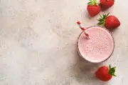Morango e aveia no liquidificador: benefícios e receita