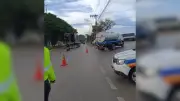Motociclista de 19 anos fica ferido em colisão com caminhão em Patos de Minas