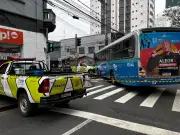 Motociclista de 50 anos morre em acidente com ônibus no Centro de Piracicaba