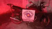 Motociclista foge da PM e bate em poste em Salesópolis