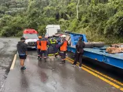 Motociclista morre e passageira fica ferida em acidente na BR-262