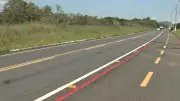 Motorista de app bate em viatura para escapar de assalto na Serra