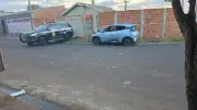 Motorista de app é morto a tiro e carro bate em poste em Rio Preto
