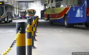 Motorista de ônibus é rendido por passageiro com faca e assaltado em Rio Preto