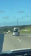 Motorista de van é preso após briga de trânsito e capotamento na BR-101