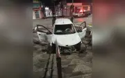Motorista embriagado invade escadaria e fica ferido em Itapeva