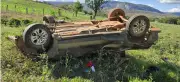 Motorista fica ferida após caminhonete capotar na MGC-342 em Coronel Murta
