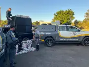 Motorista foge a pé em mata e deixa carro com 70 mil maços de cigarros contrabandeados em SP