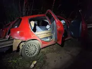 Motorista sai ilesa após guardrail atravessar carro em SC