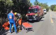 Motorista sobrevive três dias bebendo água após acidente que matou pai e esposa em GO