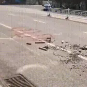 Máquina chinesa limpa 180 km de rodovias em 5 horas a 60 km/h