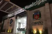 Mulher é presa em Cubatão após tentar matar ex-companheira a facadas