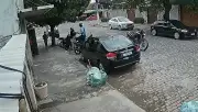 Mulher tem joias de R$ 8 mil roubadas na porta de casa em Cabo Frio