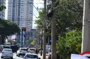 Multa por fios soltos em postes vai dobrar em Goiânia e pode chegar a R$ 40 mil