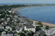 Murray Bartlett revela por que Provincetown é seu refúgio nos EUA