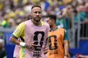 Neymar fica no banco por opção técnica pela primeira vez na seleção