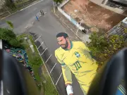 Neymar gigante de 850 m² no asfalto em Novo Hamburgo chama atenção