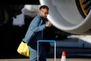 Neymar não viajará para amistoso e intensifica recuperação física