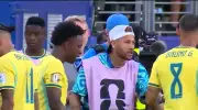 Neymar orienta Brasil do banco em leitura labial do Fantástico