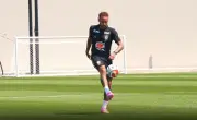 Neymar treina com bola e evolui físico antes de voltar ao grupo