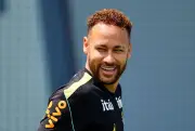 Neymar treina pela primeira vez com seleção na Copa do Mundo