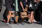 Nike supera expectativas no trimestre, mas ação cai no after hours