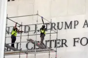 Nome de Trump é retirado do Kennedy Center após decisão judicial
