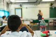 Novas regras para formação de professores incluem IA e aulas on-line ao vivo